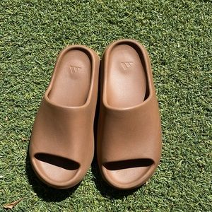 2022 Yeezy Slides 'Flax'